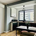 公寓 Elegant In Ivory - Ac & Smart Tv 布加勒斯特