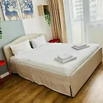 Апартаменти Elegant In Ivory - Ac & Smart Tv