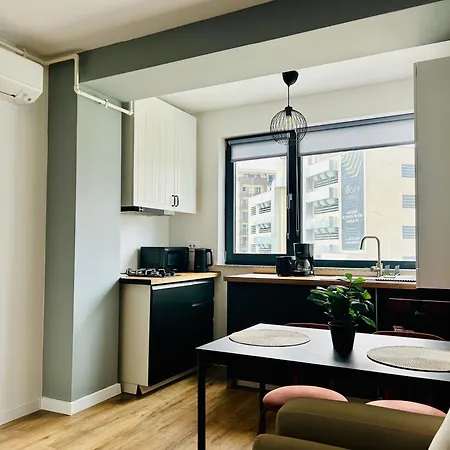 Elegant In Ivory Apartament