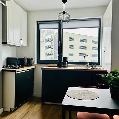 Elegant In Ivory Apartament