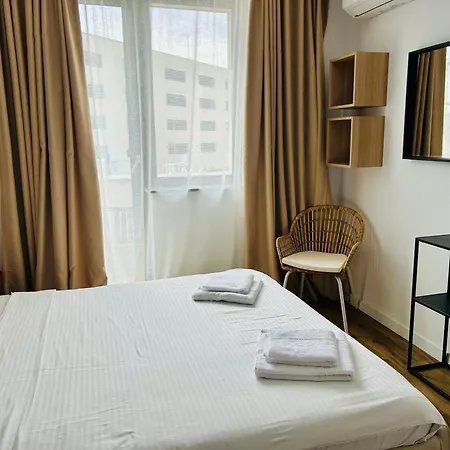 Elegant In Ivory Bucarest