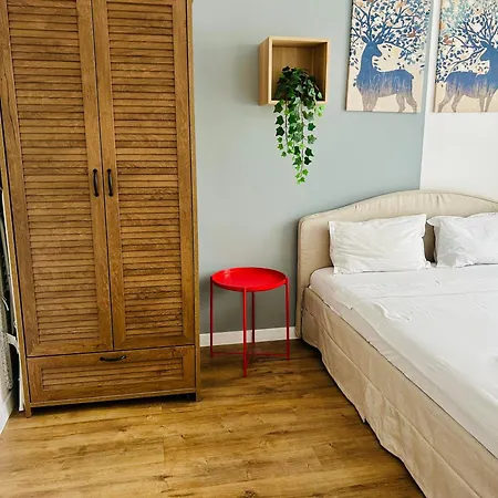 Elegant In Ivory - Ac & Smart Tv Apartment