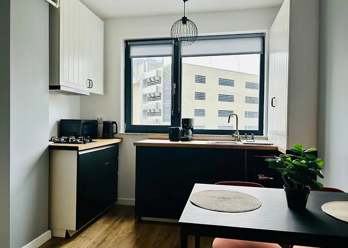 Elegant In Ivory - Ac & Smart Tv Apartment