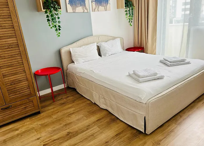 Elegant In Ivory - Ac & Smart Tv Apartment