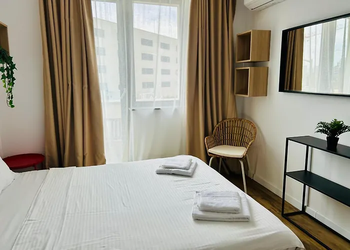 Elegant In Ivory - Ac & Smart Tv Apartment