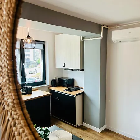 Elegant In Ivory Apartment Bucharest