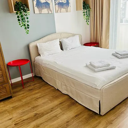 Elegant In Ivory Апартаменты